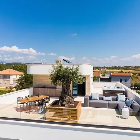 Villa Four Seasons Seaside B With Heated Pool And Jacuzzi, Zadar