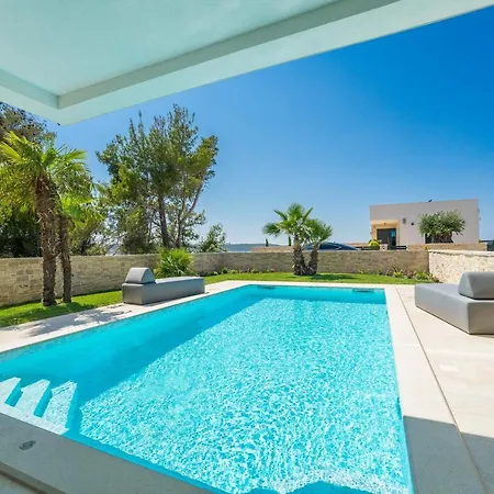 Villa Four Seasons Seaside B With Heated Pool And Jacuzzi, Zadar *
