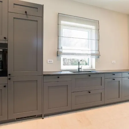 Four Seasons Seaside B With Heated Pool And Jacuzzi, Zadar Villa