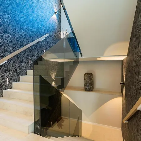 Four Seasons Seaside B With Heated Pool And Jacuzzi, Zadar Villa