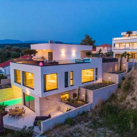 Villa Four Seasons Seaside B With Heated Pool And Jacuzzi, Zadar *