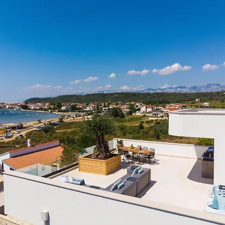 Villa Four Seasons Seaside B With Heated Pool And Jacuzzi, Zadar Razanac