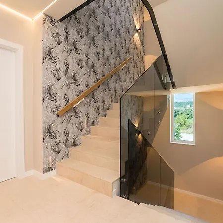 Villa Four Seasons Seaside B With Heated Pool And Jacuzzi, Zadar Razanac