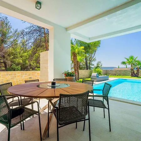 Four Seasons Seaside B With Heated Pool And Jacuzzi, Zadar Razanac