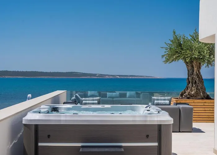 Four Seasons Seaside B With Heated Pool And Jacuzzi, Zadar Вилла