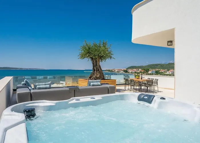 빌라 Four Seasons Seaside B With Heated Pool And Jacuzzi, Zadar *