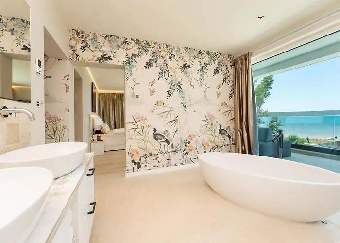 Вилла Four Seasons Seaside B With Heated Pool And Jacuzzi, Zadar