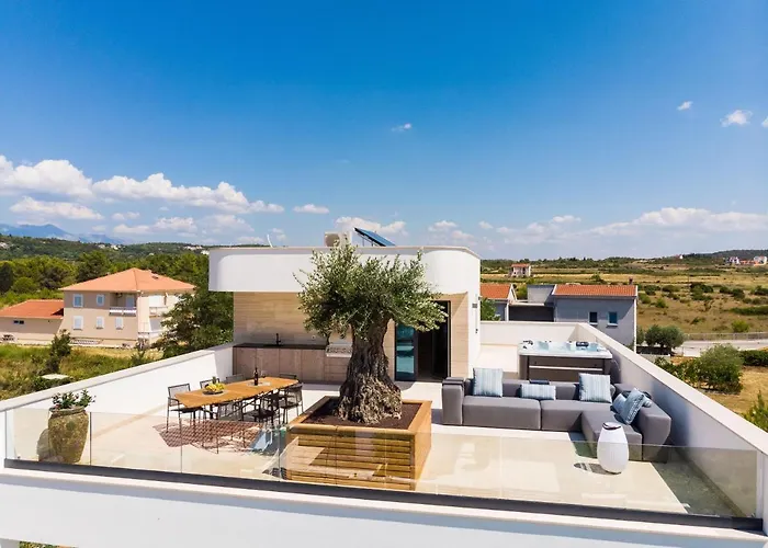 빌라 Four Seasons Seaside B With Heated Pool And Jacuzzi, Zadar