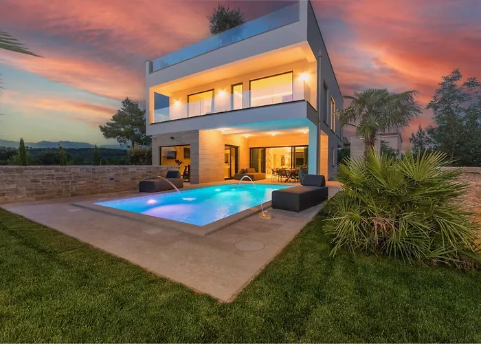 Four Seasons Seaside B With Heated Pool And Jacuzzi, Zadar *