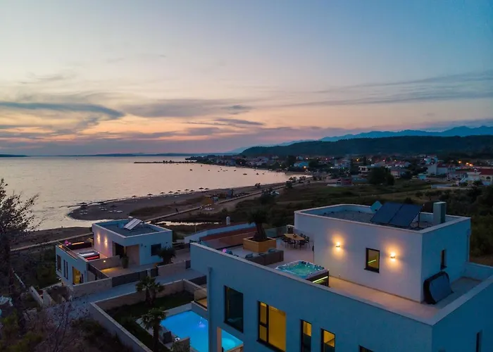 Four Seasons Seaside B With Heated Pool And Jacuzzi, Zadar Вилла Ражанац