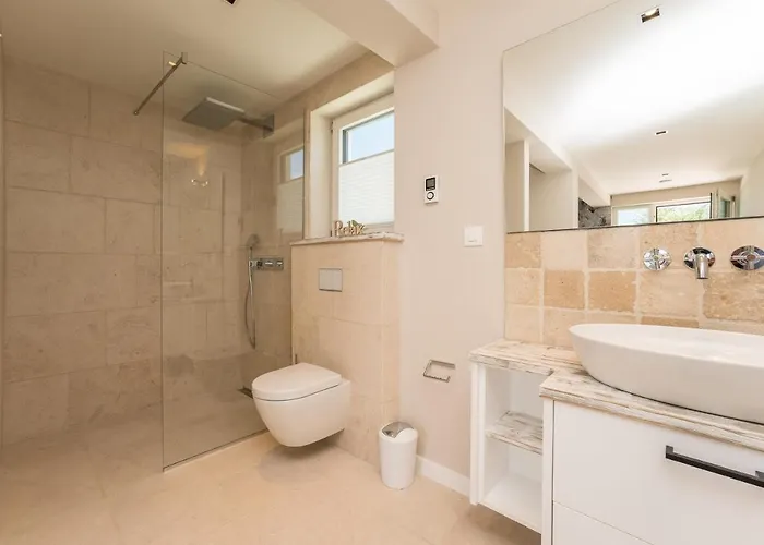 Four Seasons Seaside B With Heated Pool And Jacuzzi, Zadar *