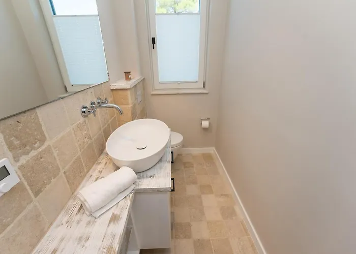 Four Seasons Seaside B With Heated Pool And Jacuzzi, Zadar *