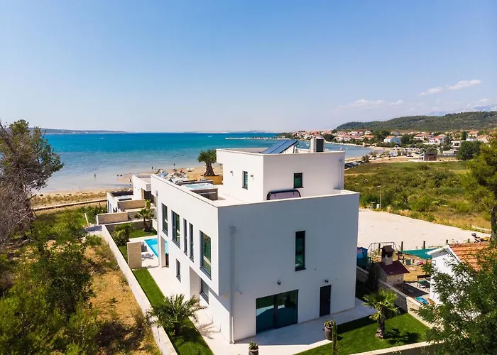 Four Seasons Seaside B With Heated Pool And Jacuzzi, Zadar 빌라 *