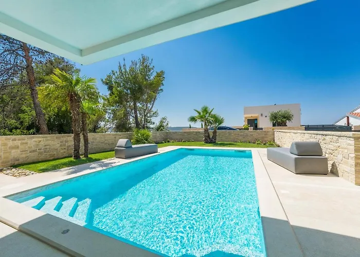 Villa Four Seasons Seaside B With Heated Pool And Jacuzzi, Zadar *