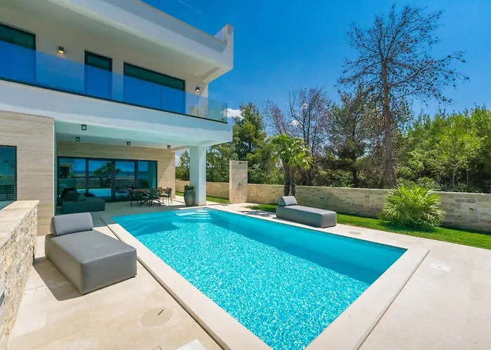 빌라 Four Seasons Seaside B With Heated Pool And Jacuzzi, Zadar