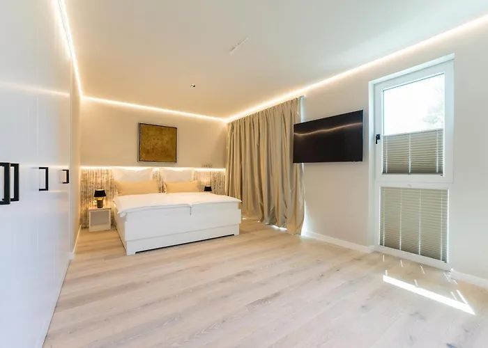 Four Seasons Seaside B With Heated Pool And Jacuzzi, Zadar