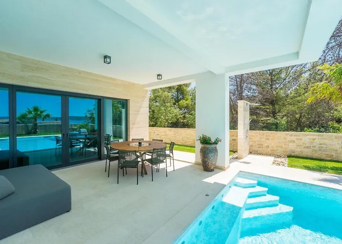 빌라 Four Seasons Seaside B With Heated Pool And Jacuzzi, Zadar Ražanac