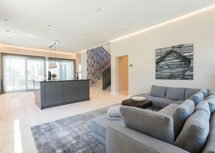 Вилла Four Seasons Seaside B With Heated Pool And Jacuzzi, Zadar Ражанац