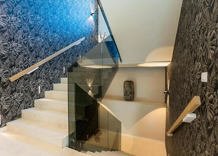 Four Seasons Seaside B With Heated Pool And Jacuzzi, Zadar Villa