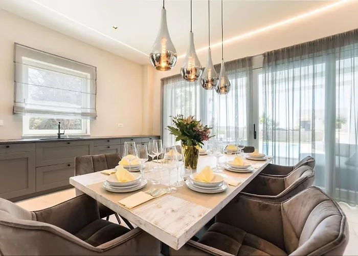 Four Seasons Seaside B With Heated Pool And Jacuzzi, Zadar Вилла *