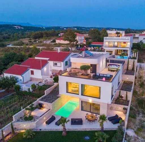 Four Seasons Seaside B With Heated Pool And Jacuzzi, Zadar Вилла *