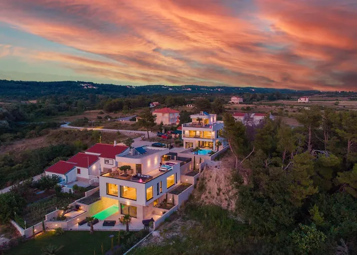 Four Seasons Seaside B With Heated Pool And Jacuzzi, Zadar Вилла *