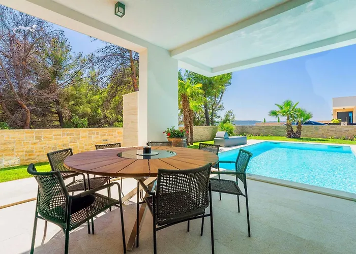 Four Seasons Seaside B With Heated Pool And Jacuzzi, Zadar Ражанац