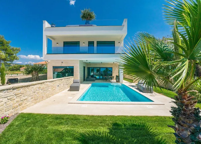 Вилла Four Seasons Seaside B With Heated Pool And Jacuzzi, Zadar *