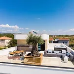 וילה Four Seasons Seaside B With Heated Pool And Jacuzzi, Zadar