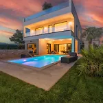 Four Seasons Seaside B With Heated Pool And Jacuzzi, Zadar *