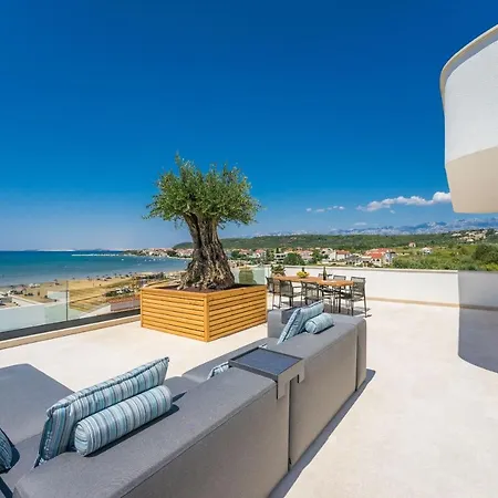 Four Seasons Seaside B With Heated Pool And Jacuzzi, Zadar Vila