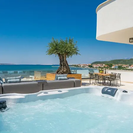 Villa Four Seasons Seaside B With Heated Pool And Jacuzzi, Zadar *