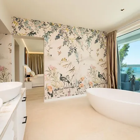 Villa Four Seasons Seaside B With Heated Pool And Jacuzzi, Zadar