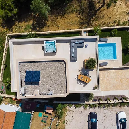 Four Seasons Seaside B With Heated Pool And Jacuzzi, Zadar Vila Razanac