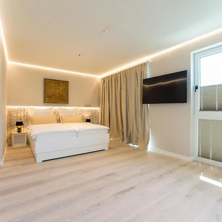 Four Seasons Seaside B With Heated Pool And Jacuzzi, Zadar