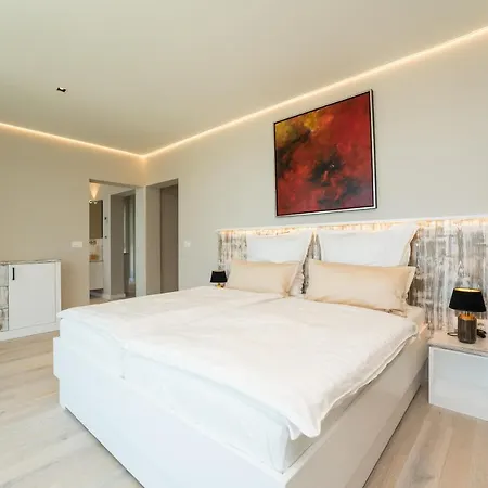 Four Seasons Seaside B With Heated Pool And Jacuzzi, Zadar *