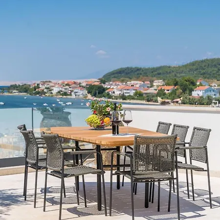 Four Seasons Seaside B With Heated Pool And Jacuzzi, Zadar Vila Ražanac