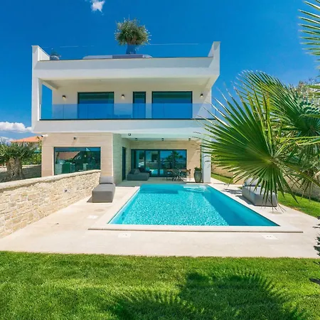 Vila Four Seasons Seaside B With Heated Pool And Jacuzzi, Zadar *