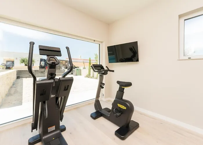 Villa Four Seasons Seaside B With Heated Pool And Jacuzzi, Zadar