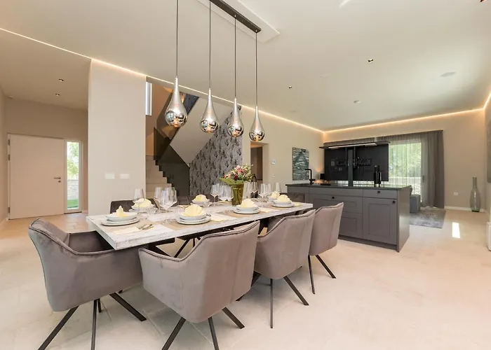 Villa Four Seasons Seaside B With Heated Pool And Jacuzzi, Zadar Ražanac