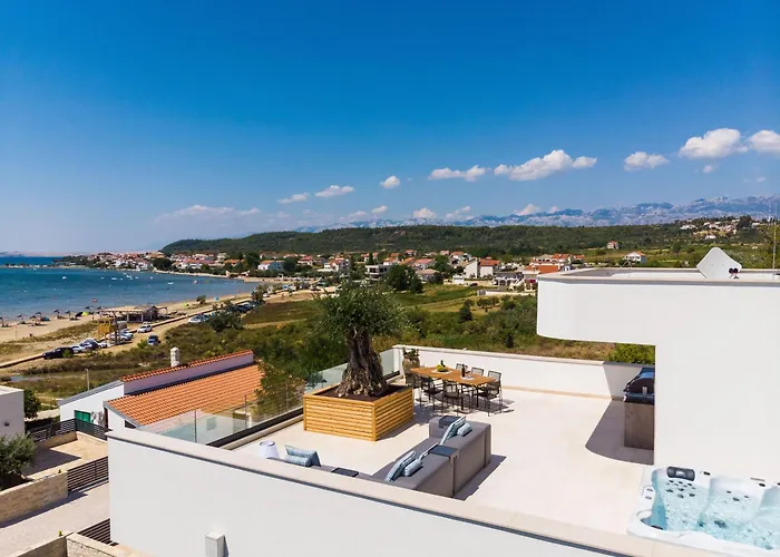 Villa Four Seasons Seaside B With Heated Pool And Jacuzzi, Zadar Ražanac