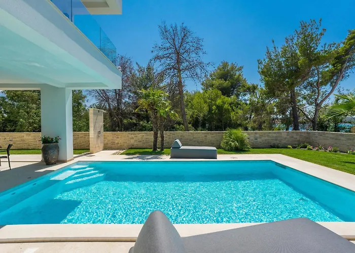 Four Seasons Seaside B With Heated Pool And Jacuzzi, Zadar Villa Ražanac