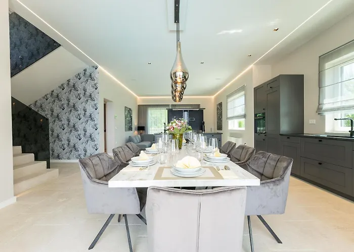 Villa Four Seasons Seaside B With Heated Pool And Jacuzzi, Zadar